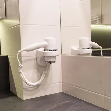 Apartlogy Aura2 78 - Experience Intelligent Living While Travelling *