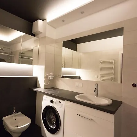 Apartlogy Aura2 78 - Experience Intelligent Living While Travelling *