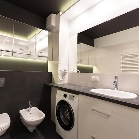 Apartlogy Aura2 78 - Experience Intelligent Living While Travelling Gdansk